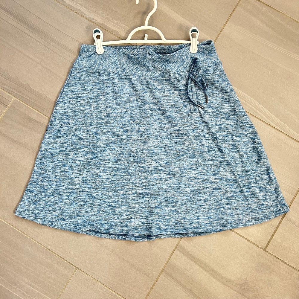 Kyodan A-line athletic skirt with side tie, size large